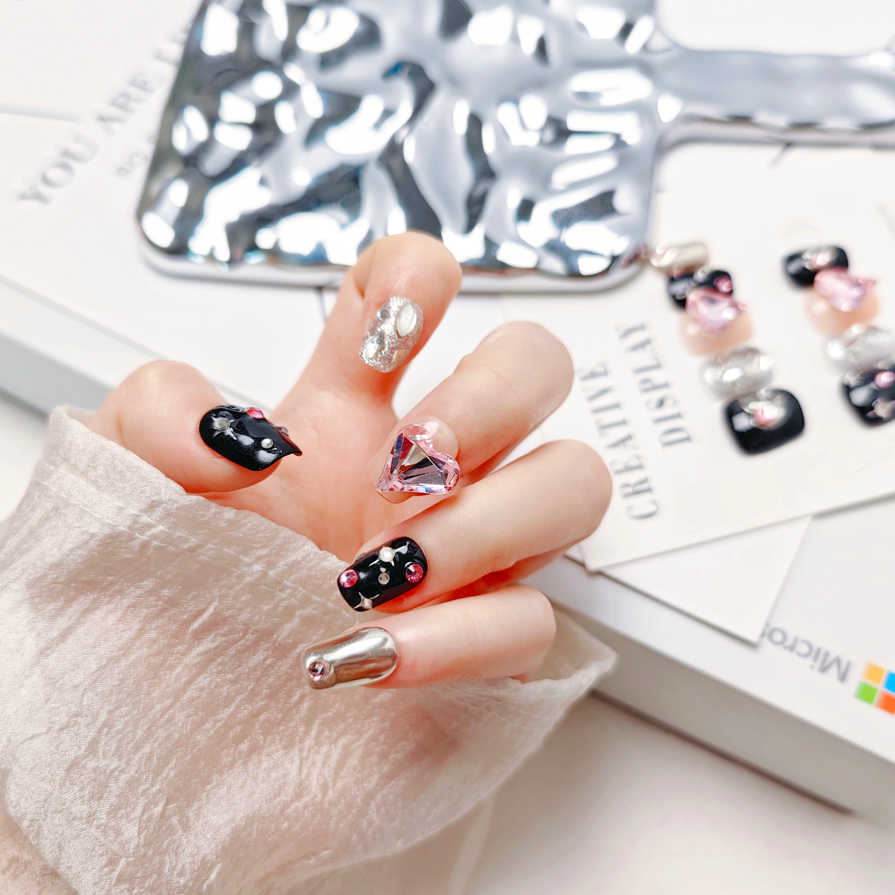 Daily Use Shorter -- Glamorous Heart Gemstone