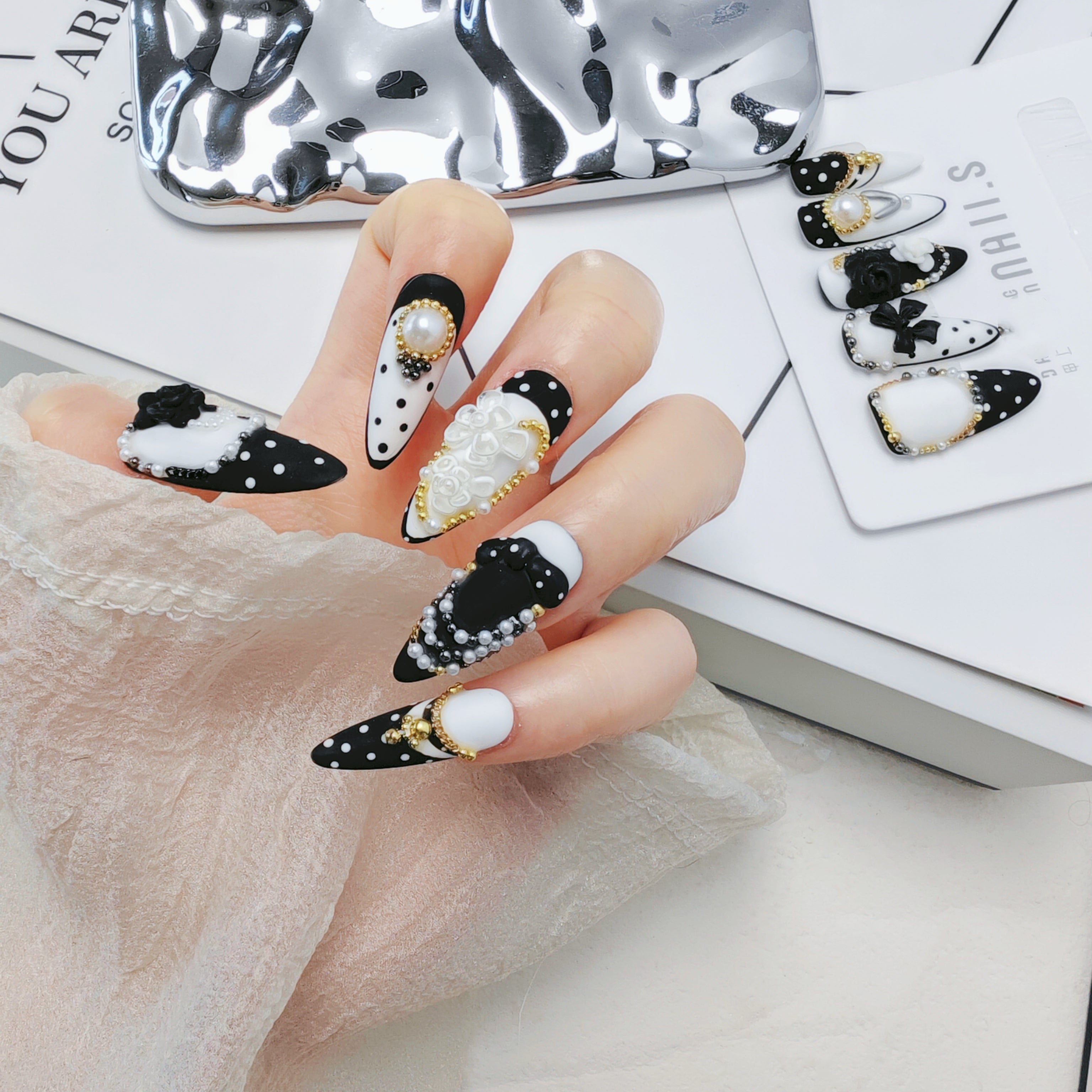 High-End Classical Black &White CC Style